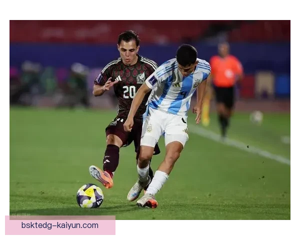 哥伦比亚队高压逼抢策略持续发挥稳健，体现出球队竞争力增强