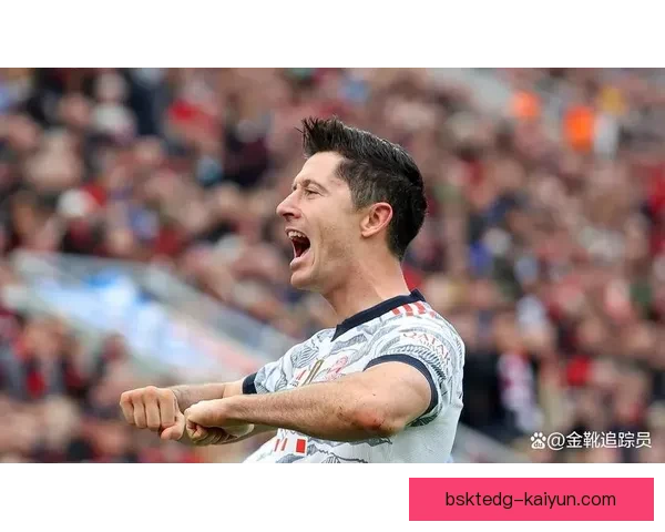 诺伊尔技术能力总结显示其表现稳健，传球与扑救数据持续提升。