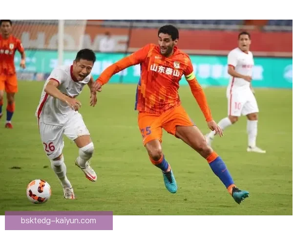 伊萨克禁区跑动积极，进攻端表现稳健续提升